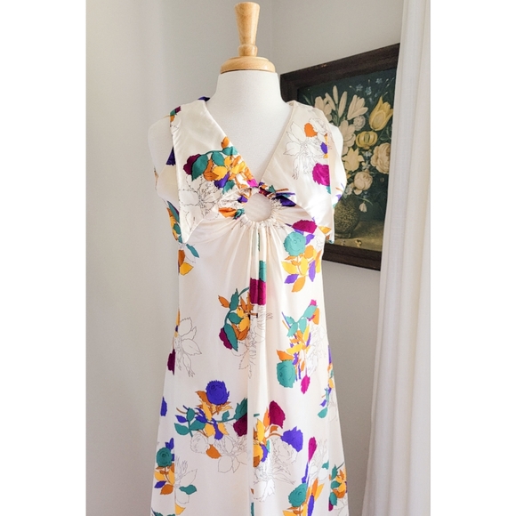 70s Satin Floral Winged Collar Keyhole Bust 1970s Handmade Vintage Maxi Dress - Picture 15 of 15